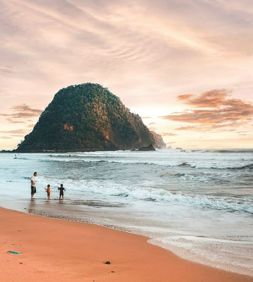 Pulau Merah